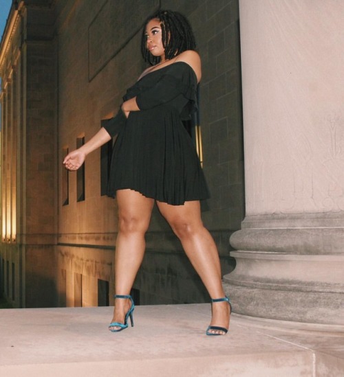 yanieredd:A thorn will always defend a rose (at Kansas City, Missouri)THICK THIGHS are the Prize.
