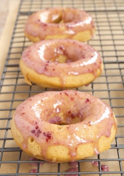 foodffs:  Peanut Butter and Jelly DoughnutsReally nice recipes. Every hour.Show me what you cooked!