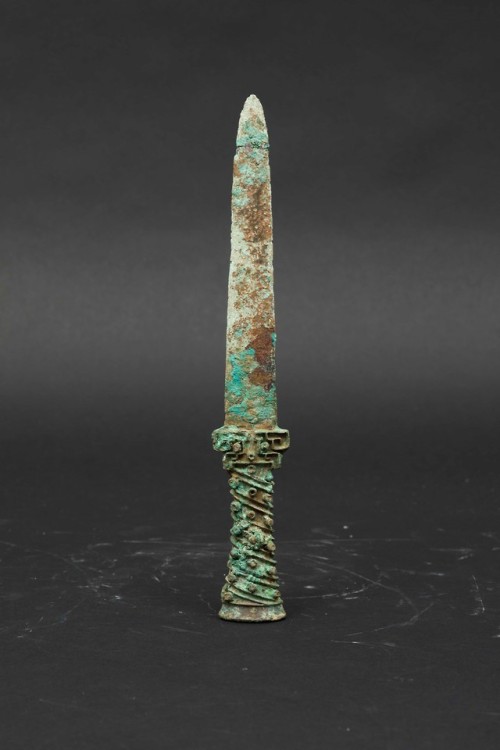 Chinese bronze dagger, Han Dynasty, circa 200 AD.from Cambi Auctions