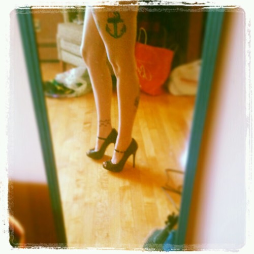 itsamessinmyhead:  Daaaaaaamn! If my hair and makeup comes out half as good as my legs look, for tonight, I’ll be happy! 