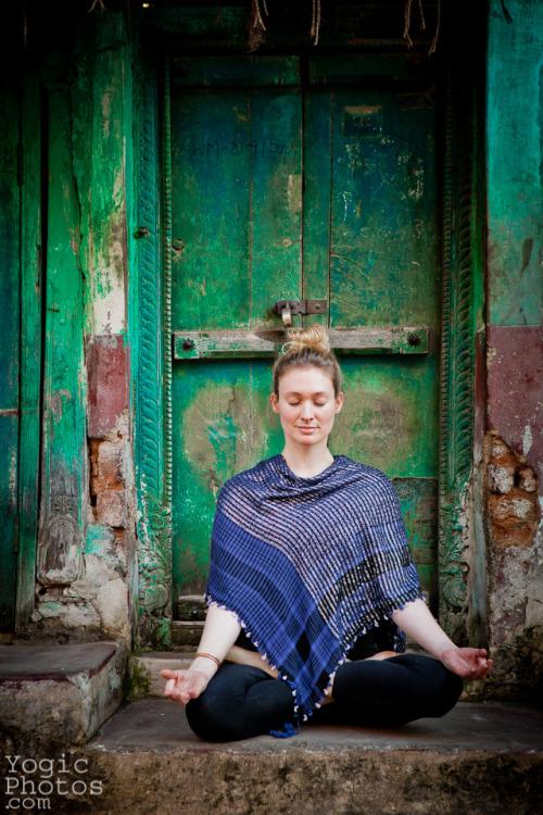 Coralie in Mysore, India. Christine Hewitt © yogicphotos.com  www.coraliebonnemaiso.c