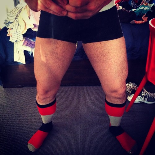 COLOURBLOCK #bulge #bigbulge #footyshorts #footy #rugbylegs #rugbythighs #gay #gym #gayarab #hairyga