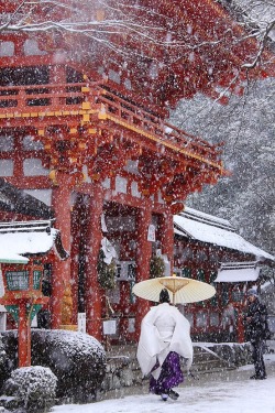 tokyosanpopo:  Kamigamo shrine in snow, Kyoto, Japan: photo by 92san 