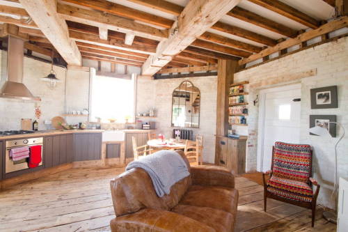 gravity-gravity:  Old Smock Windmill in Kent via Airbnb