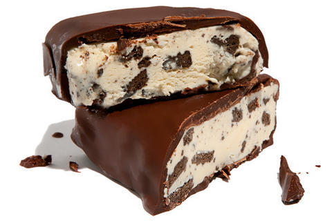 zombiepussyliquor:  thecakebar:  Chocolate Dipped Oreo Ice Cream Bars Tutorial  THROBBIN