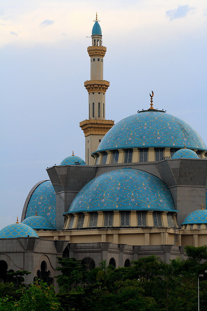 visitheworld:  Masjid Wilayah Persekutuan in Kuala Lumpur, Malaysia (by pjfncs27).