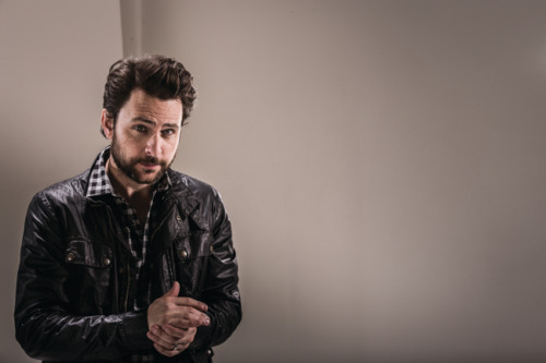hellyeahcharlieday:  Charlie Day | Backstage 