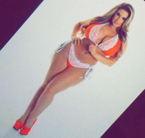 italiankong:  The first full day of Spring deserves the curvy hips of Ashley Alexiss…