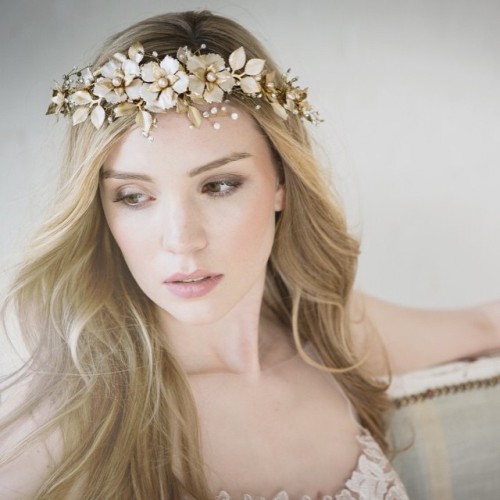 I really want this headpiece from @libertyinlove_style // Read and view more about their lovely new 