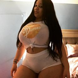 insanebodiez: Curvy Redbone The Name Says