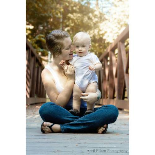 A mother’s love is a beautiful thing ♡ #aprileileenphotography #vaphotographer #virginiaphotog
