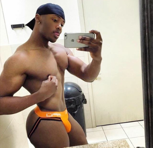 theoriginallowkeyfreak:  d1truking:  😍😍  BODY