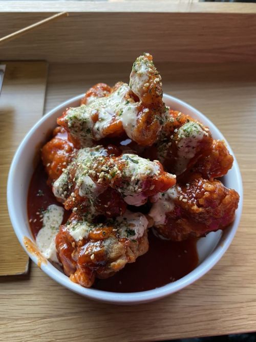 yummyinmytumbly:  Korean fried chicken from