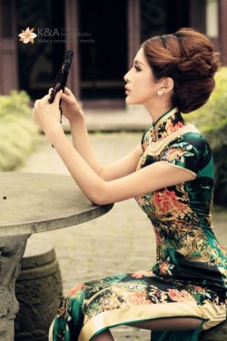 kungfukingblog:     A Qipao. It’s a kind