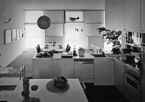 ofhouses:  304.                               Renzo Piano & Richard Rogers /// Four Free-Plan Houses /// Cusago,    Italy /// 1970-1974  OfHouses presents “Pritzkers’ First Houses, part III”:Renzo Piano (Pritzker 1998) established the office