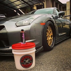 chemicalguys:  MrPink and the Chemical Guys wash bucket. The ultimate setup for a perfect wash.洗車♪♪♪ #aprperfomane#hyperfoged #rockford#nissan#gtr#r35 #chemicalguys#garagelife #chemicalguys #carcare #detailersofig #detailersofinstagram #bestproducts
