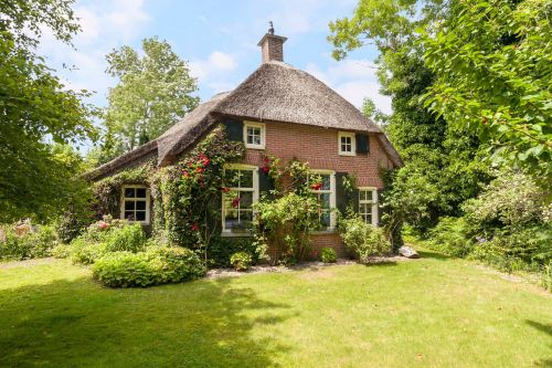 veiligplekje:For sale in Giethoorn