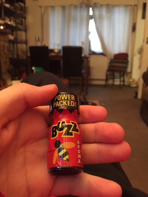 poppersniff:  poppersaddict:  parris87:  Just about to bate  great   NOTHING better than a new bottle!!