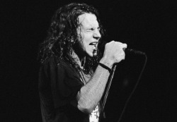 Pearl Jam’s Eddie Vedder sings in concert at the Hollywood Palladium in 1991. Photos by Neal Preston 