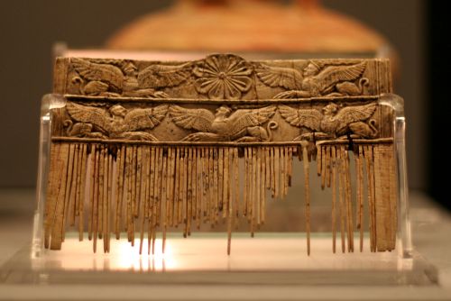 bronze-age-aegean: Ivory comb. 14-13 century B.C. Found in a chamber tomb in Sparta, Attica.Currentl