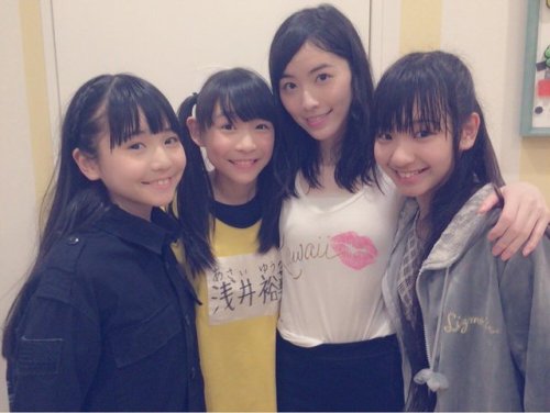 haruko48:  genesmk:  上村亜柚香・浅井裕華・松井珠理奈・末永桜花松井珠理奈さんのツイート:“初めて一緒に公演に出た研究生3人との写真