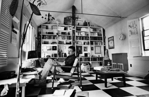 austinkleon:
“ Photographs of writers at work.
Note how many standing desks! See also a great book on the subject, The Writer’s Desk.
Filed under: work spaces
”
