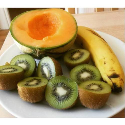 I could definitely make this a summer habit! Fruits, fruits, fruits and fruits for breakfast Can you