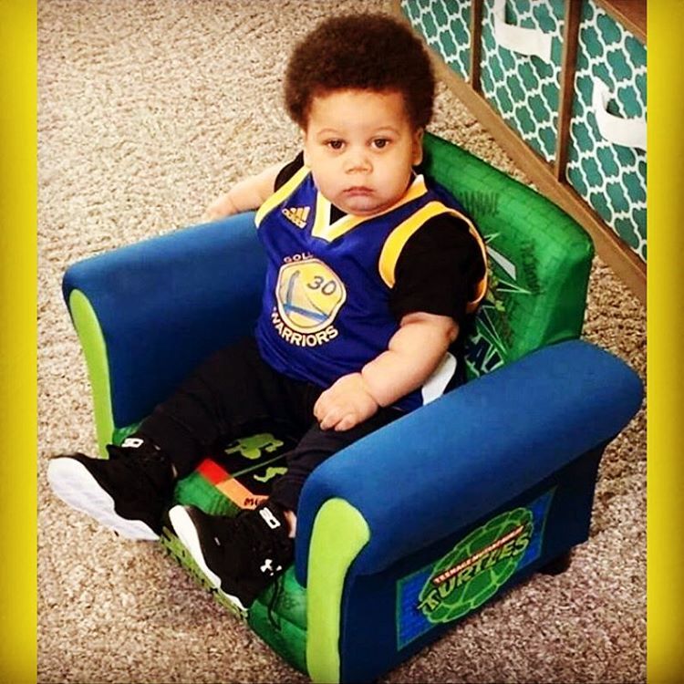 Stuff Curry chillin&rsquo; before Game 3! #nbafinals2016 #warriors #dubnation