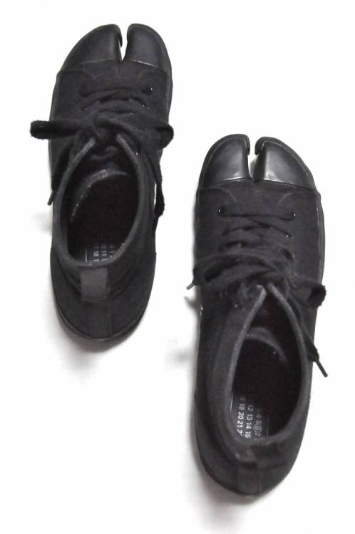 lacollectionneuse:MARTIN MARGIELA足袋 スニーカー41ブーツ ジャーマン マルジェラhigh-top tabi sneakers (eu 41) • mart