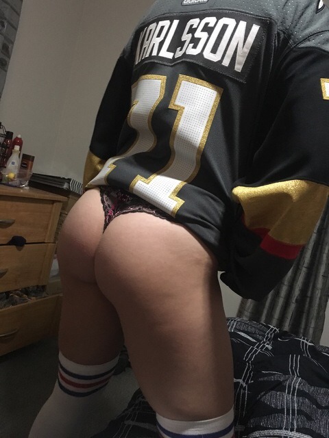 sexyslutasslover:  Let’s intensify this hockey rivalry. Which ass is better? Let’s