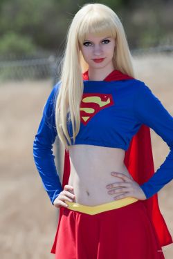 hotcosplaychicks:  Supergirl by AliceInTheTARDIS  Check out http://hotcosplaychicks.tumblr.com for more awesome cosplay