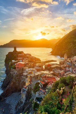 0ce4n-g0d:  Vernazza - Cinque Terre - Italy by Cédric Mayence 