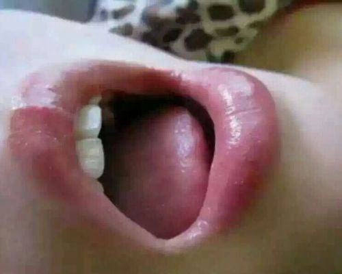 saosao789: 吃晚饭时间到了，主人们射进来，莹莹要吃多多的精液！喜欢莹莹就射吧！口已张开了！射我 射你一嘴精液，喂饱你这个小母狗