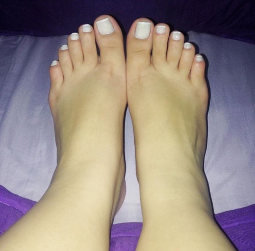 natalieparadise:  Now accepting large loads of cum