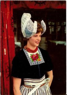 theeforvendetta:   patofgangkosher:  onlyblackgirl:  bitterbitchclubpresident:  onlyblackgirl:  mixed-apocalyptic:  whitley-trillbert:  getoffmybloghoe:  if you’re white, instead of wearing Native American head dresses for fashion, wear your own culture,