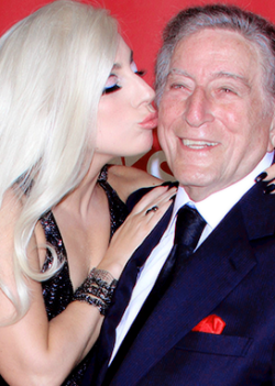 ladygagaqueenedit:  ladygagaqueenedit:  ¡Feliz cumpleaños n° 93 Tony Bennett!   ¡Feliz cumpleaños n° 94 Tony Bennett!