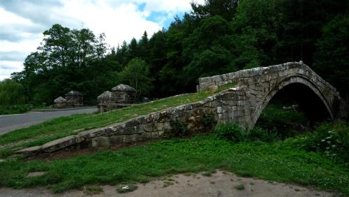 Beggar’s Bridge, Glaisdale, North Yorkshire, England.A Packhorse bridge built 1619 by Thomas Ferris 