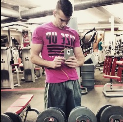 lockershots:  Give your favorite muscle a workout at lockershots.tumblr.comupshorts-n-more:  visiblepenisline:  My cousins hot husband posted this on Instagram  Nice showing