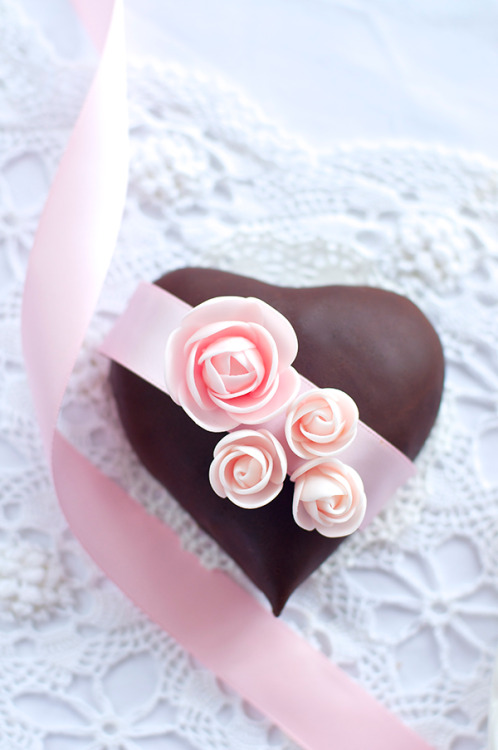 confectionerybliss:  dark chocolate mousse hearts || lulus sweet secrets 