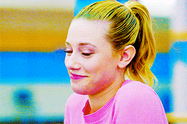 clarasolo: Betty Cooper In Every Episode - 1x13…  The Sweet Hereafter “Good evening,