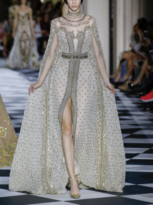 acourtofcouture