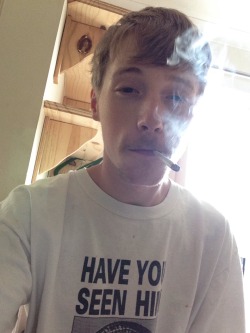 skateboards-and-spliffs:  Wake and bake hitting