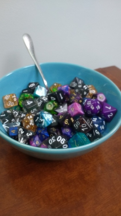 xaidyl:Me, a nerd, eating my cereal in the morning