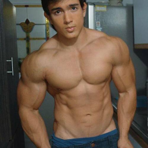 beautifulmengaypics:    Enjoy my porn blogs: Sexy Gay Men and Random Gay Postshttp://beautifulmengaypics.tumblr.comhttp://gaycomicsandmore.tumblr.com  