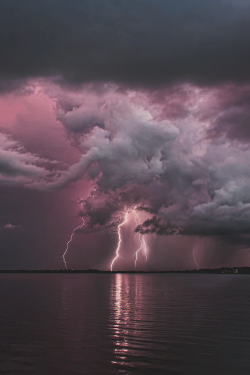 earthlycreations:  Lightning Storm Over Tampa, Florida by James Cundiff 