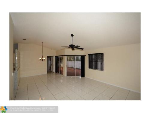 Post #1491989 house for sale - 9833 NW 9th Court, Plantation, Fla.Love the glass block, the matching