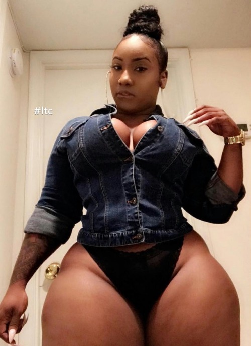 XXX freakshitonly:  Thick 😃FREAKVSHIT ONLY photo