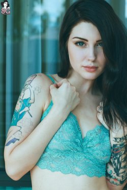 suicidegirls:  Arwen Suicide  I’m likin’