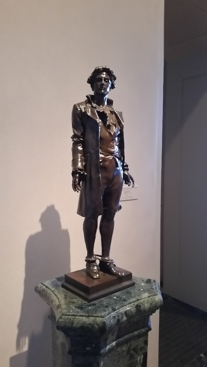 Tucked into an almost hidden corner in the National Gallery of Art is a statue of Nathan Hale&hellip