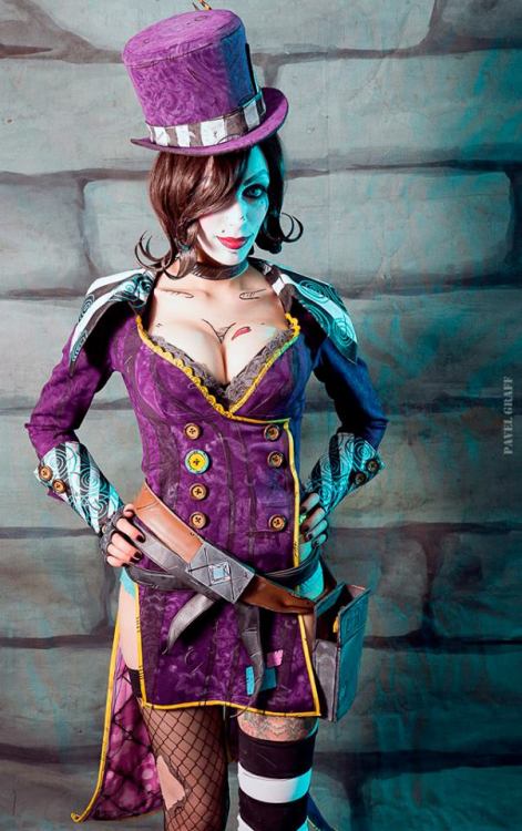 Mad Moxxi from Borderlands 2Cosplayer: Daria Rooz [DA / WO / 